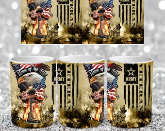 Könnte beinhalten: Vier weiße Keramikbecher mit einem Design, das einen amerikanischen Weißkopfseeadler zeigt, der eine amerikanische Flagge hält, mit dem Text "Home of the Free" und "Because of the Brave" auf der Vorderseite. Das Design beinhaltet auch einen Militärpanzer und den Text "Army Veteran".