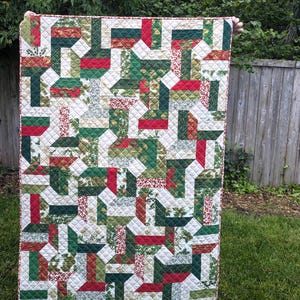 Scrappy Christmas Throw Quilt / Handmade Holiday Throw Quilt / Christmas quilt / Christmas Lap Quilt