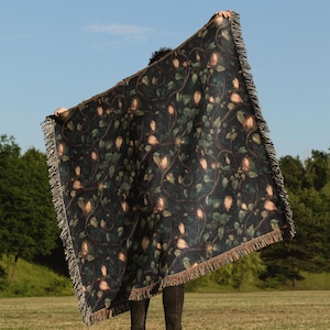 Ivy Green Woven Blanket: Cozy Cottagecore Style for Vintage Dark Academia Decor and Picnics