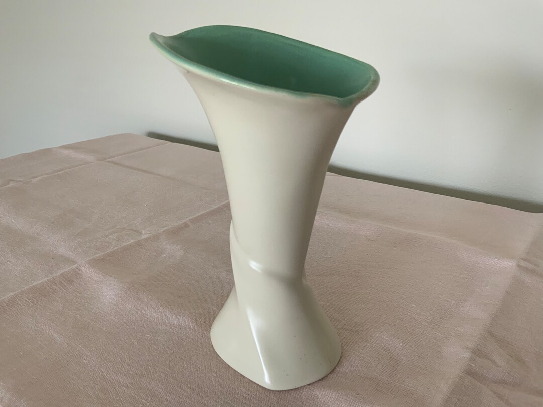 Catalina Island Pottery Vase Deco Calla Lilly C333 Ivory and Turquoise