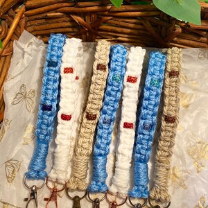 Macrame wristlet keychain - sparkly wristlet-  wristlet keychain - macrame keychain - keychain holder - boho keychain key clip holder