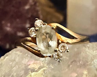Anello vintage in oro 10 carati con acquamarina e zirconi, misura 7, peso 1,8 g.