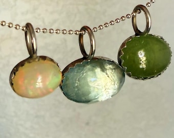 Dijes de piedras preciosas con forma de gominola, hechos a mano en plata de ley .925, con auténtica aguamarina, zafiro, ópalo y turmalina.