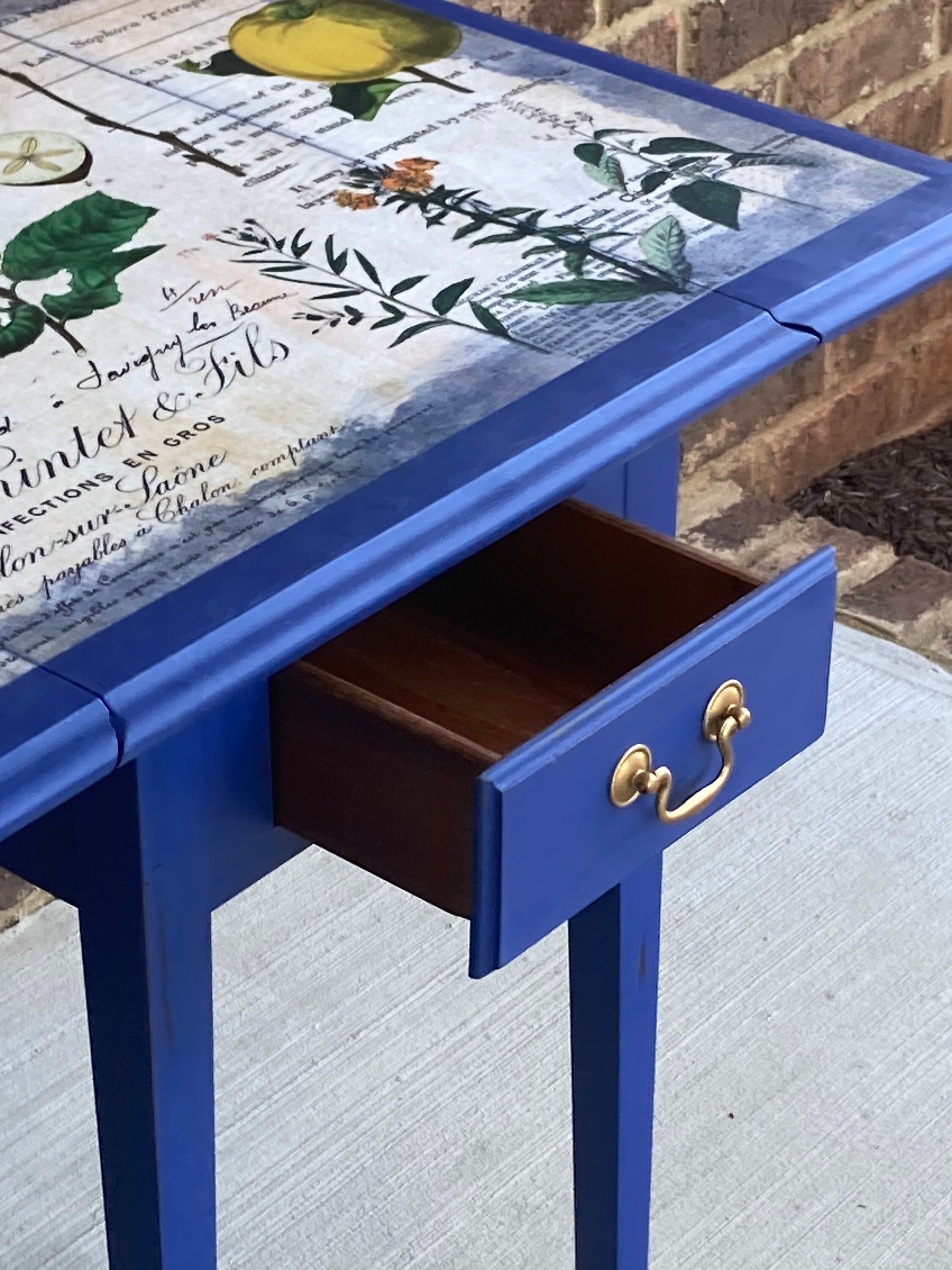 Country Farmhouse Drop Leaf Kitchen Table, Side / End Table, Nightstand