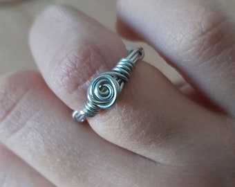 Wire rose wrapped ring