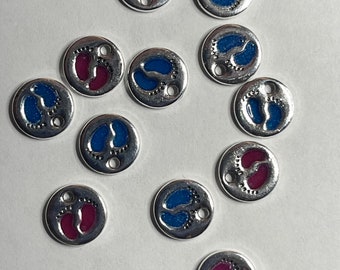 Baby feet charm, resin filled. Jump ring included.