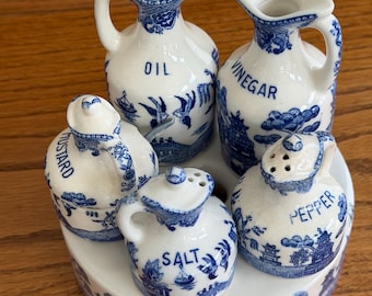 Juego de condimentos Vintage Blue Willow de 6 piezas con soporte - Aceitera, vinagrera, salero, pimentero y mostacera de porcelana azul y blanca - Tradicional