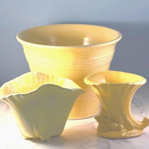 Set di 3 vasi in ceramica gialla vintage, vaso Shawnee Splatter, vaso in terracotta a coste, ceramiche MCM