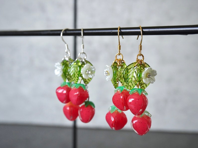 Pendientes de fresa, Pendientes de comida de frutas, Pendientes lindos Kawaii, Pendientes Cottagecore, Regalo para amantes de las plantas jardineras Hook