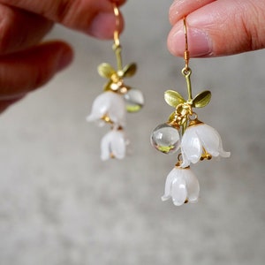 Boucles d'oreilles muguet, boucles d'oreilles pendantes fleur, boucles d'oreilles florales fée blanche bulle, orchidée clochette, cadeau pour elle, muguet rose