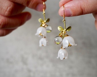 Boucles d'oreilles muguet, boucles d'oreilles pendantes fleur, boucles d'oreilles florales fée blanche bulle, orchidée clochette, cadeau pour elle, muguet rose