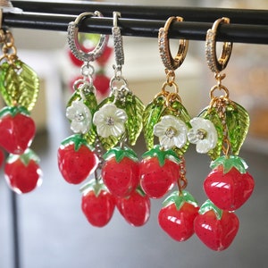 Pendientes de fresa, Pendientes de comida de frutas, Pendientes lindos Kawaii, Pendientes Cottagecore, Regalo para amantes de las plantas jardineras Clasp