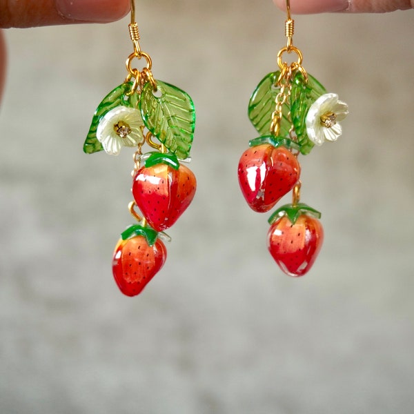 Boucles d'oreilles fraise, boucles d'oreilles fruits, jolies boucles d'oreilles kawaii, boucles d'oreilles cottage, cadeau pour jardinier amateur de plantes