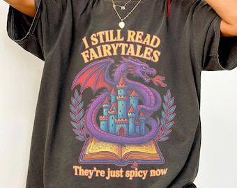 I Still Read Fairytales Smut Fantasy Book Lover Gift, Dark Romance Tee, Bookish for Her, Funny Romantasy Comfort colora Shirt
