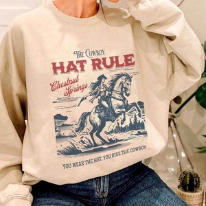 Sudadera de Chestnut Springs con la regla del sombrero de vaquero, camiseta de vaquera lectora, club de lectores de romance vaquero, amante de los libros del oeste.