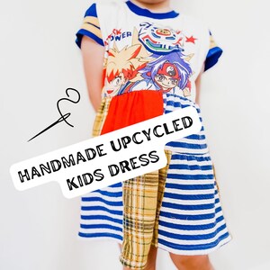 Återvunnen barn-T-shirtklänning, storlek 4 handgjord barnklänning, lapptäcksklänning, Beyblades, alternativt barnmode