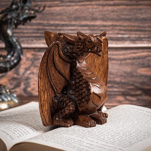 Drache mit Flügeln Skulptur 10,2 cm, kleine Statue, Miniatur, mystisches Tier, Holzkunst, handgefertigt, Tischdekoration, Raumdekor, Geschenk für den besten Freund