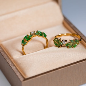 Natural Jadeite 18K Gold Ring with South Africa Diamonds in “Garland Series”