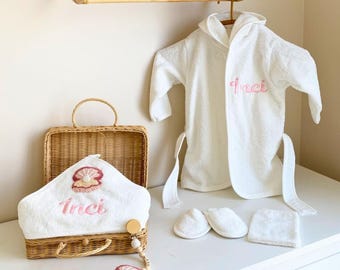 Personalized Organic Baby Bath Towel Set: Embroidered Name, Shell Detail