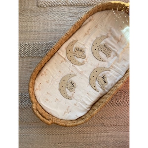 Biglietti di auguri personalizzati in legno a forma di luna - Set di accessori per foto di neonati fatti a mano per momenti memorabili - Regalo perfetto per la festa del neonato