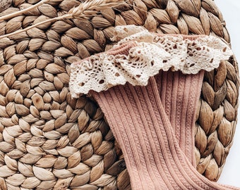 Chaussettes hautes en coton bio - Mi-bas en dentelle délicate pour bébé fille - Parfaites avec des barboteuses et des robes en tricot - Cadeau idéal pour une baby shower de 0 à 2 ans