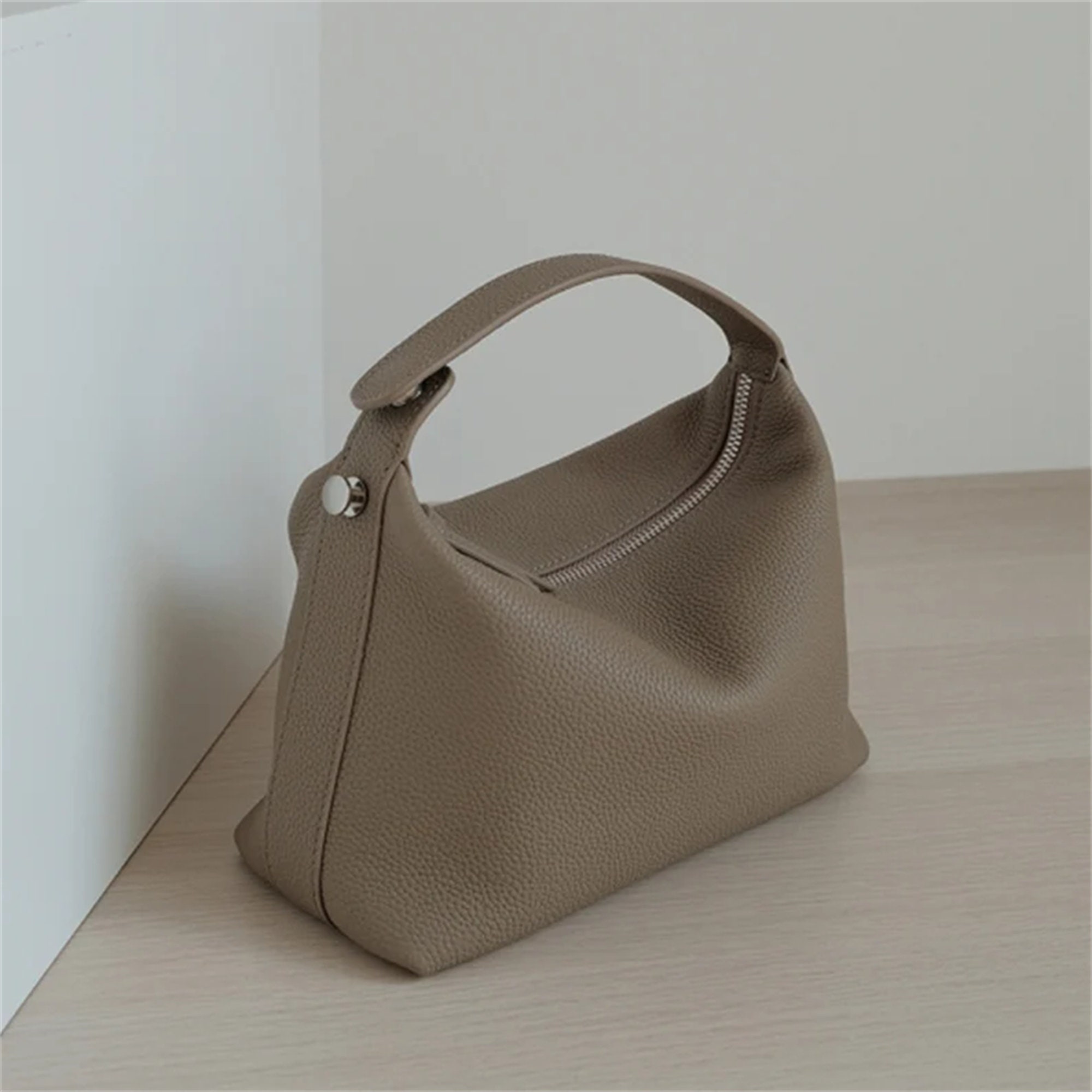 Hermès - Authenticated Calvi Purse - Leather Brown Plain for Women, Never Worn