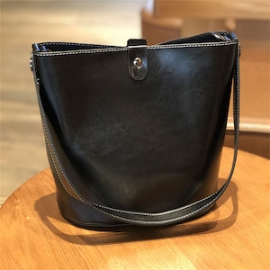 Sac seau en cuir, sac personnalisé, sac à bandoulière en cuir, sac bandoulière, sac minimaliste, sac bandoulière, cadeaux personnalisés, cadeau pour elle Noir