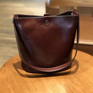 Sac seau en cuir, sac personnalisé, sac à bandoulière en cuir, sac bandoulière, sac minimaliste, sac bandoulière, cadeaux personnalisés, cadeau pour elle Coffee