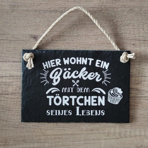 Slate sign 20 x 13.5 cm - A baker lives here... - SteinzeitBKS signs for you, friends, family, colleagues