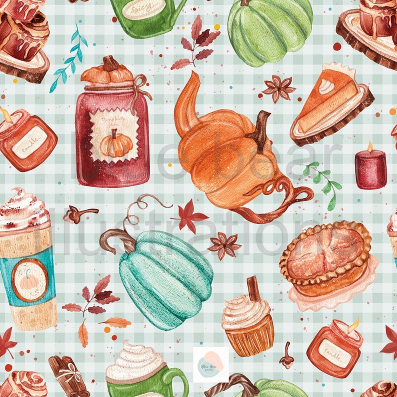 Op de afbeelding: Een naadloos patroon met verschillende herfstachtige elementen, waaronder pompoenen, kaarsen, kaneelstokjes, een taart, een theepot, een pot pompoenjam en een kop koffie. De achtergrond is een lichtblauw en wit ruitjespatroon.