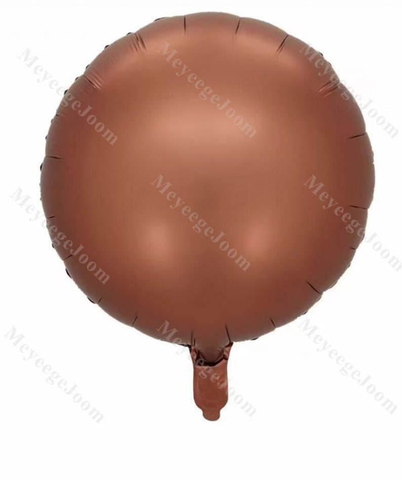 Puede incluir: Un globo grande, redondo, de color cobre. El globo est&aacute; inflado y listo para atarse.