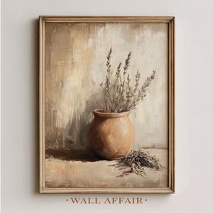 Puede incluir: Pintura enmarcada que representa una naturaleza muerta con una maceta de terracota que contiene plantas secas. La obra de arte presenta una paleta neutra de beige, marrón y crema, con pinceladas visibles. El texto "WALL AFFAIR" está en la parte inferior.