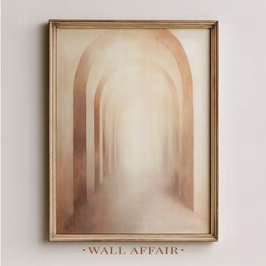 Op de afbeelding: Een ingelijst kunstwerk met een reeks bogen in beige en bruine tinten, waardoor een gevoel van diepte ontstaat. Het schilderij heeft een zacht, wazig effect, met de tekst "WALL AFFAIR" onderaan.