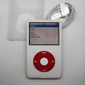 Apple Ipod Video 5th Generation Classic 30GB A1136 W/ New Apple Ipod Video 5th Generation Classic 30GB A1136 W/ New