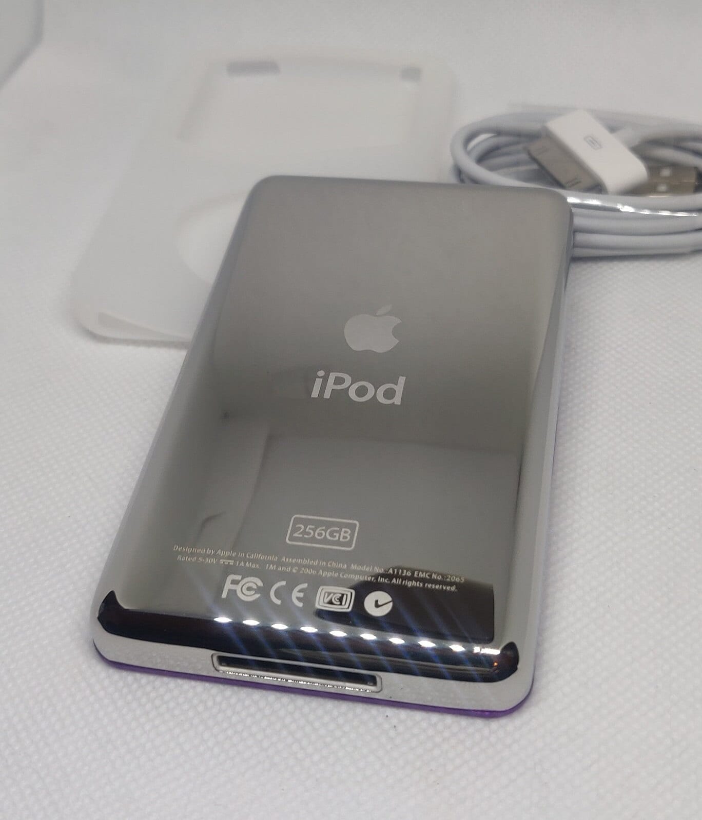 Apple iPod Classic - 第 7/6 世代、パープル + ホワイト + グレー