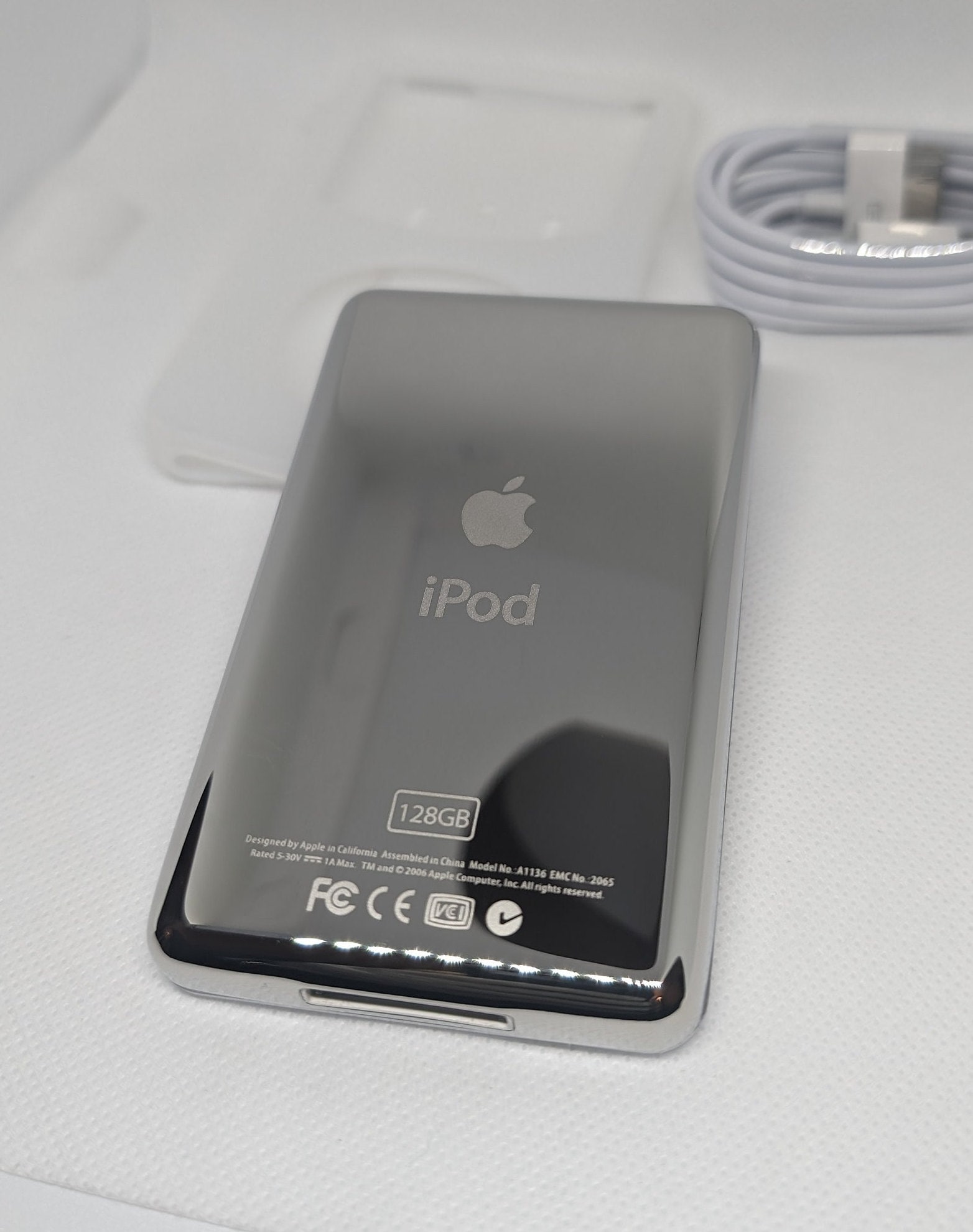 Apple iPod Classic - 第5世代、ホワイト＋ブルー（3000mAhバッテリー