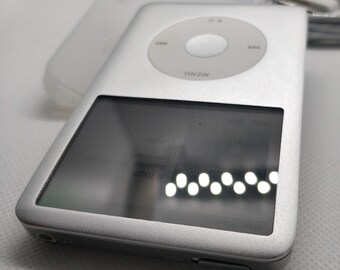 Apple iPod Classic - 第 7/6 世代、シルバー (3000 mAh バッテリー