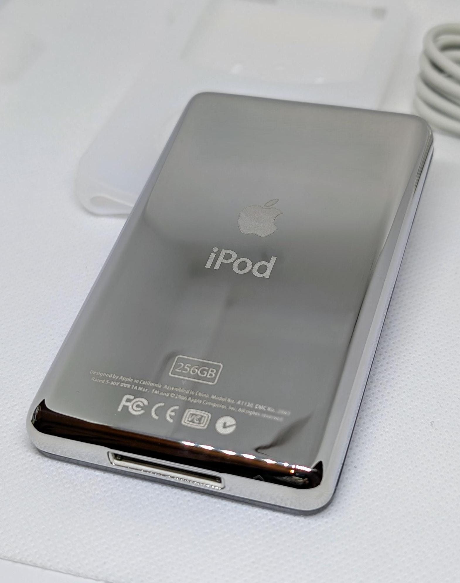 Apple iPod Classic - 第5世代、クリア＋ブラック 2 (3000mAh