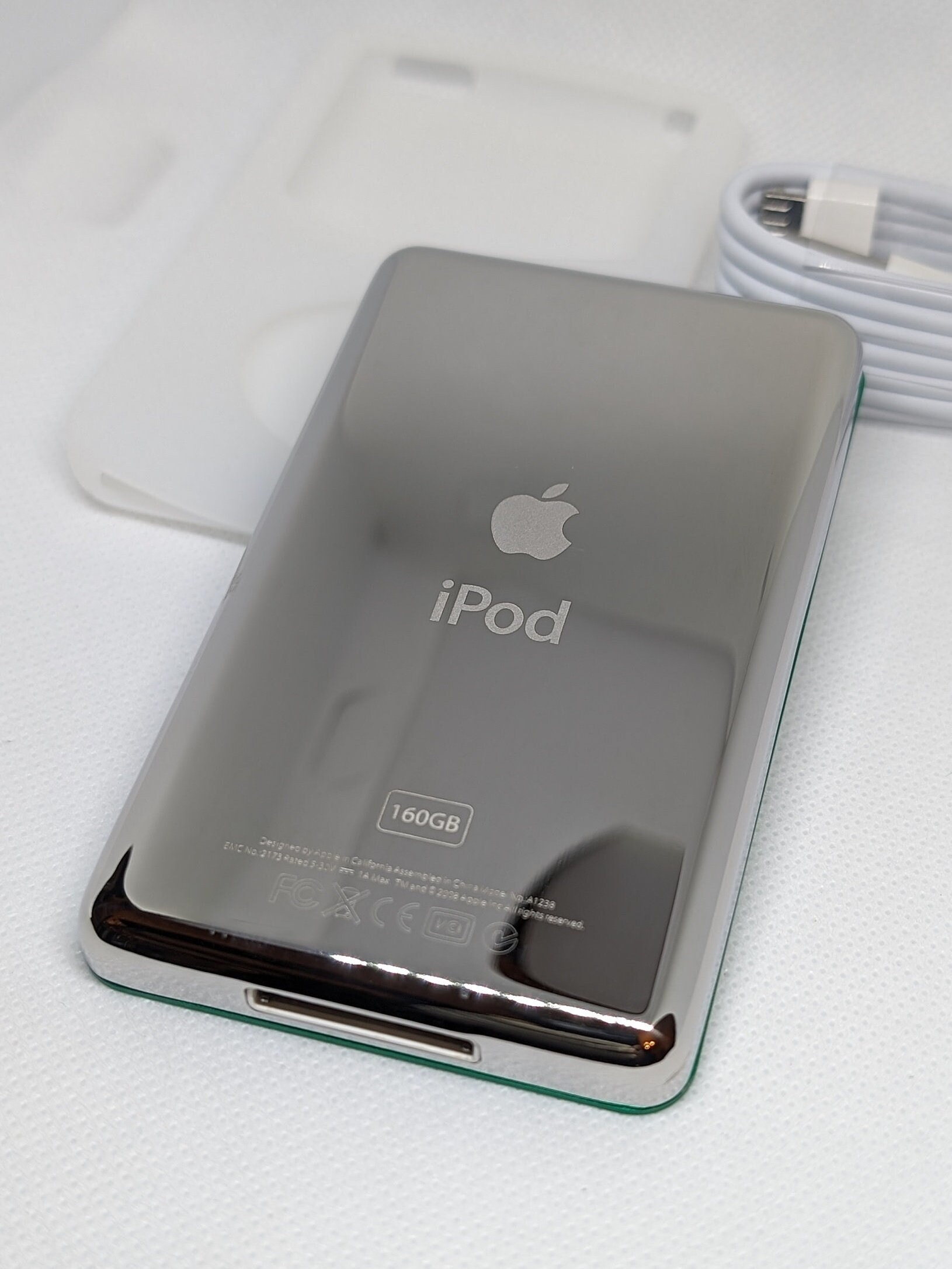 Apple iPod Classic - 第 7/6 世代、グリーン+ホワイト (3000 mAh