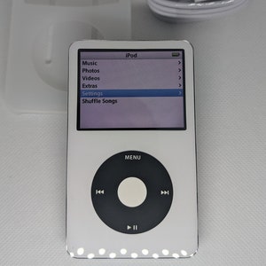 Apple Ipod Video 5th Generation Classic 30GB A1136 W/ New Apple Ipod Video 5th Generation Classic 30GB A1136 W/ New
