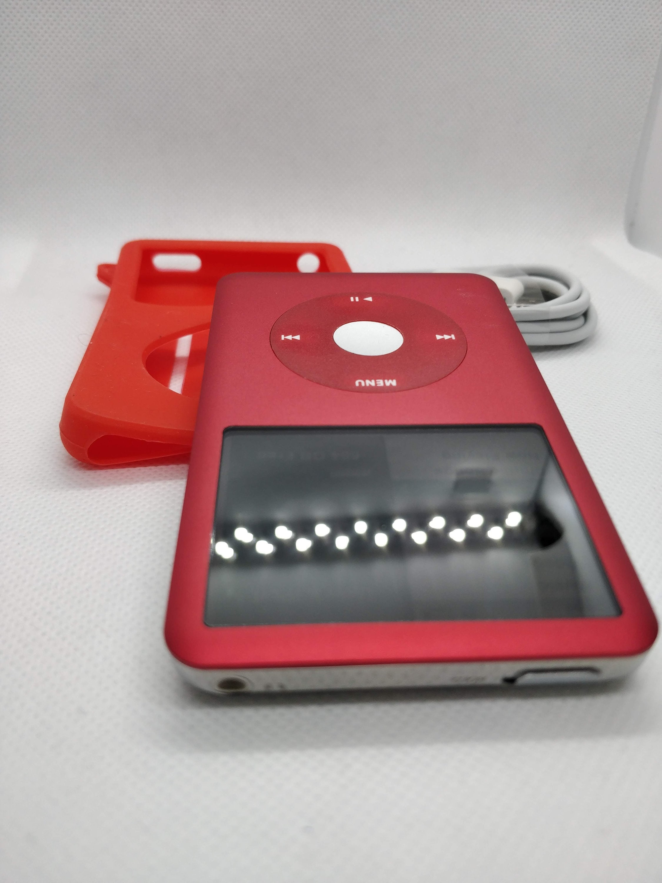 綺麗なiPod classic 第7世代 160GBからSD256GBに赤レッド APPLE iPOD CLASSIC 7th Gen Red Apple 160GB HDD 650 mAh Mega