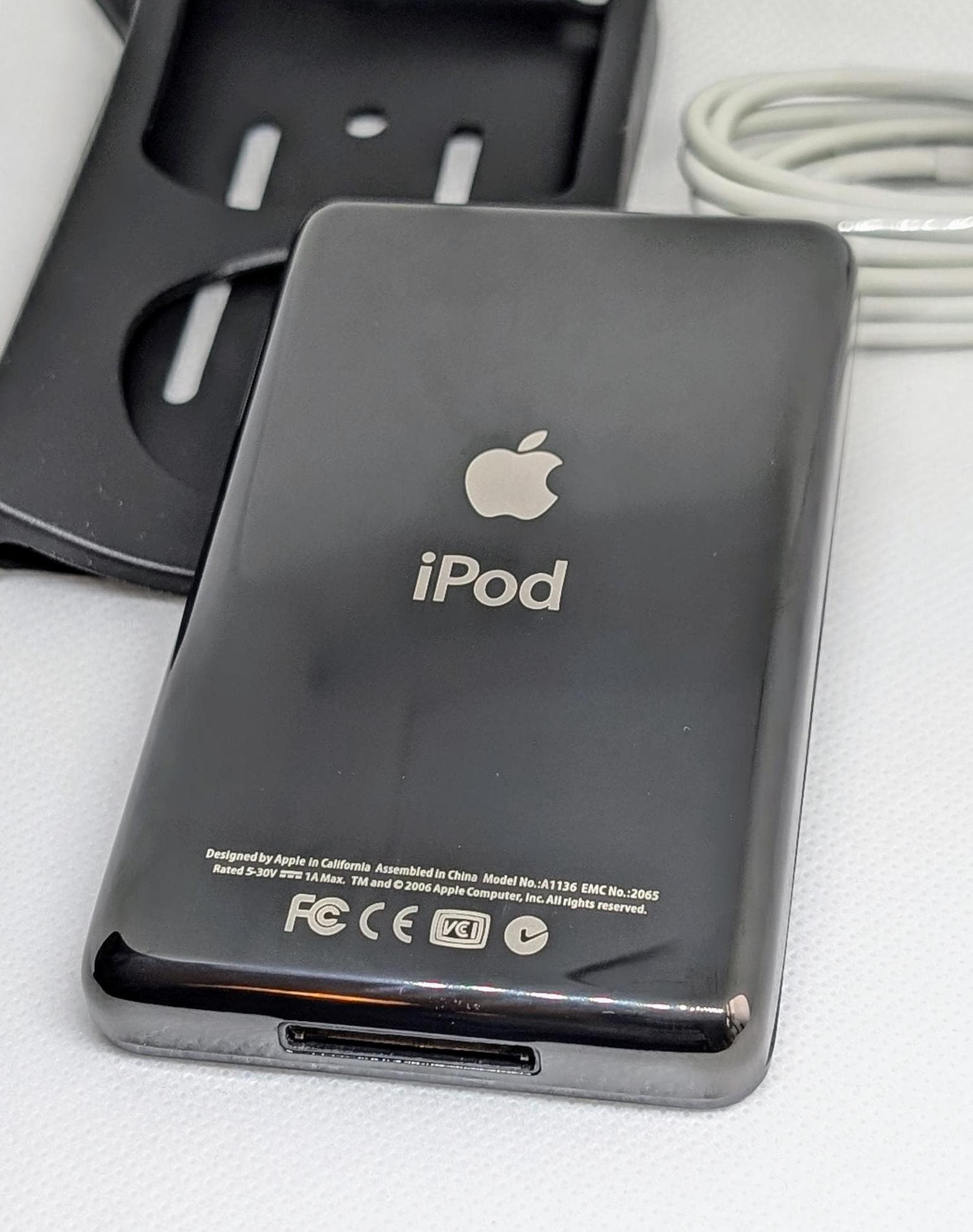 Apple Ipod Classic - 5th Gen, All Black (3000mah Battery