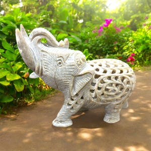 White Marble Decorative Rhinoceros With Undercut Baby Design for decorative and gift purpose item Soapstone Table Top Decor Rhinoceros