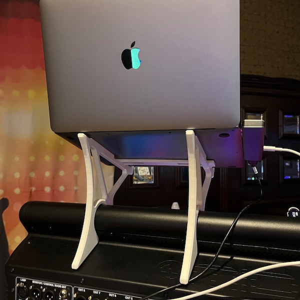 Laptop stand for Midas M32Live