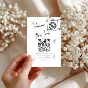 Teilen Sie die Liebe QR-Code Hochzeitsfoto-Zeichen Kartenvorlage Bearbeitbar Minimal Hand gezeichnet Doodle Printable Erfassen Sie die Liebe Canva Vorlage Bearbeiten