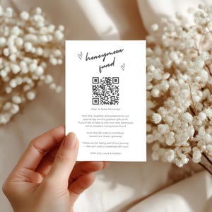 Szablon znaku kodu QR na miesiąc miodowy na wesele Nowoczesny znak dekoracyjny na stół Edytowalny Minimalny rysowany ręcznie Doodle Wydrukowana karta Modny Boho