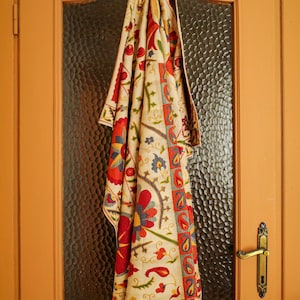 Vintage (49,6&#39;&#39; x 60,6&#39;&#39;) Suzani Textile with Silk Embroidery on Silk Ground, Collectible Suzani Bedspread, Wall Hanging, Folk Art Tapestry