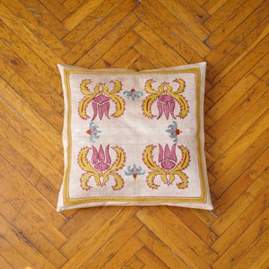 Silk Suzani Pillowcase, Floral Embroidery, Home Decor, Housewarming, Elegant Vintage Silk Pillowcase (43x44cm / 17x17,3&#39;&#39;) &quot;TULIP MEETING&quot;