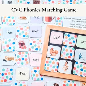 Op de afbeelding: Een CVC Phonics Matching Game met kleurrijke kaarten met stippen. Het spel bevat woordkaarten zoals "fan", "mat", "fox" en "sun", samen met bijbehorende plaatjeskaarten. Een houten frame toont extra beeld- en woordparen, zoals "bed" en een kip.