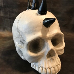 Latex Large Spike Skull Concrete Or Plaster Mold